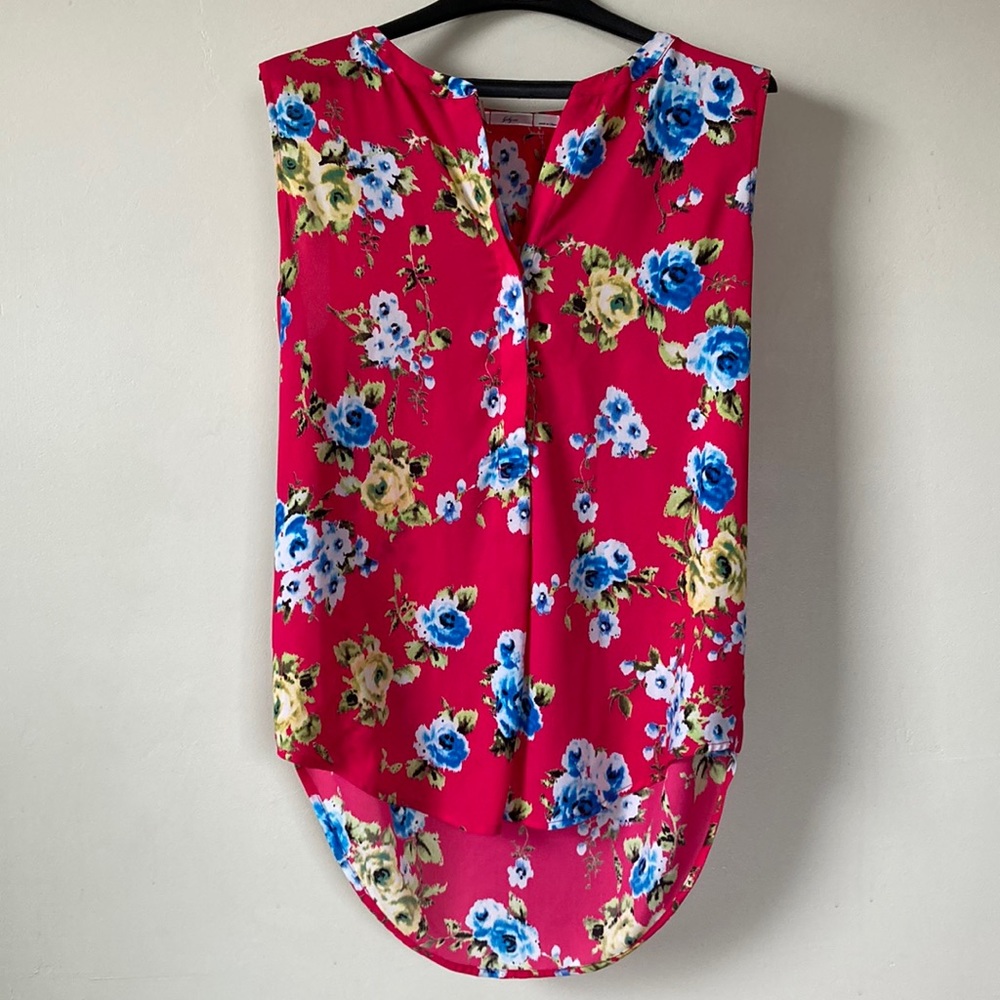 Gibson sheer sleeveless blouse size M